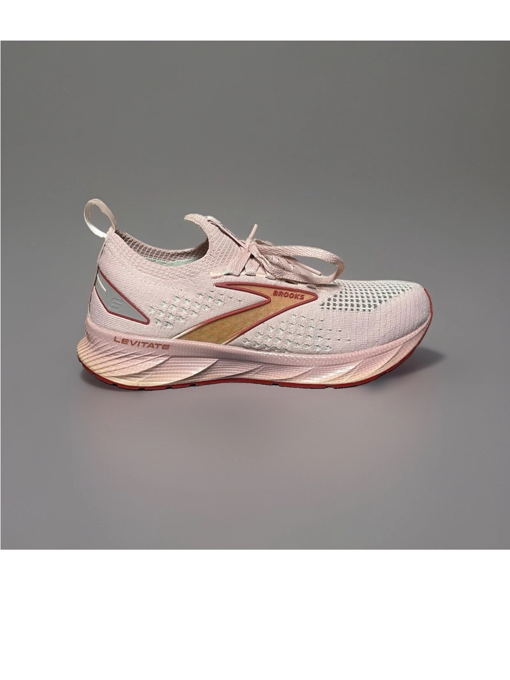 Brooks Levitate StealthFit 6 Womens Peach/Pink Running Shoes Size 8.5B